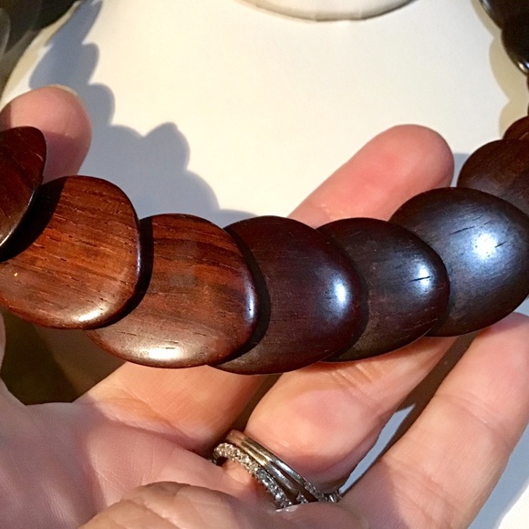 🌺Rare Vintage Wood Disc Necklace - Picture 2 of 7